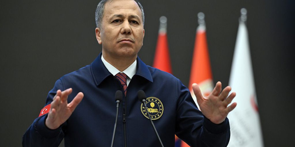 Yerlikaya duyurdu, 1 Ocak'ta yürürlükte olacak! İşte trafikte yeni dönemin cezaları