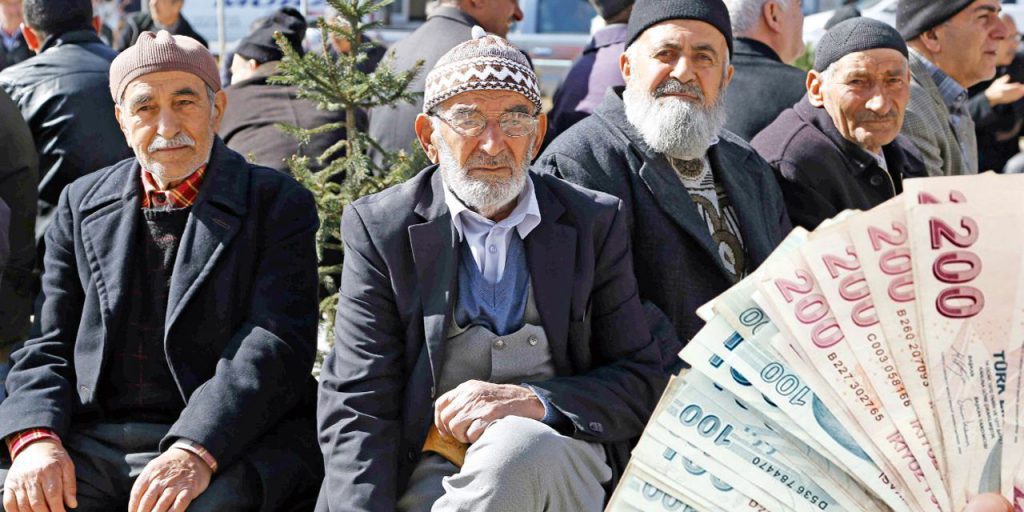 Yıl sonu enflasyon tahminlerine göre hesaplandı! İşte emekli zammı için masadaki rakamlar