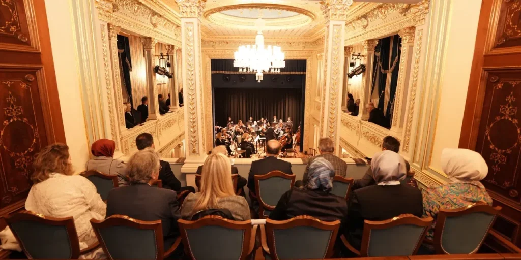 Teatro Yıldız riaperto dopo due anni di restauri con concerti e marce imperiali