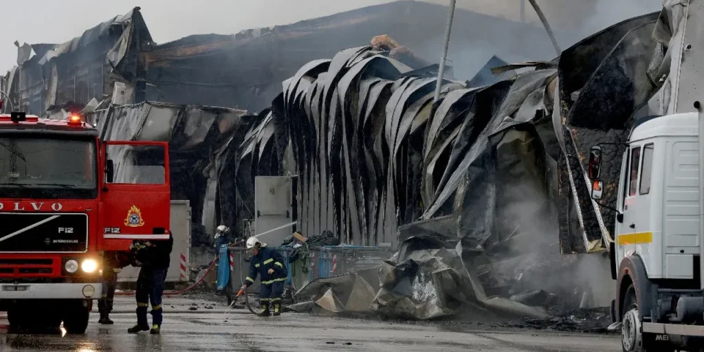 Esplosione in fabbrica di biscotti a Trikala: 4 morti e 1 scomparso