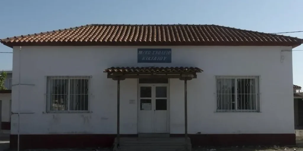 Attacco a scuola turca in Grecia: edificio danneggiato e richiesta di indagini da Ankara