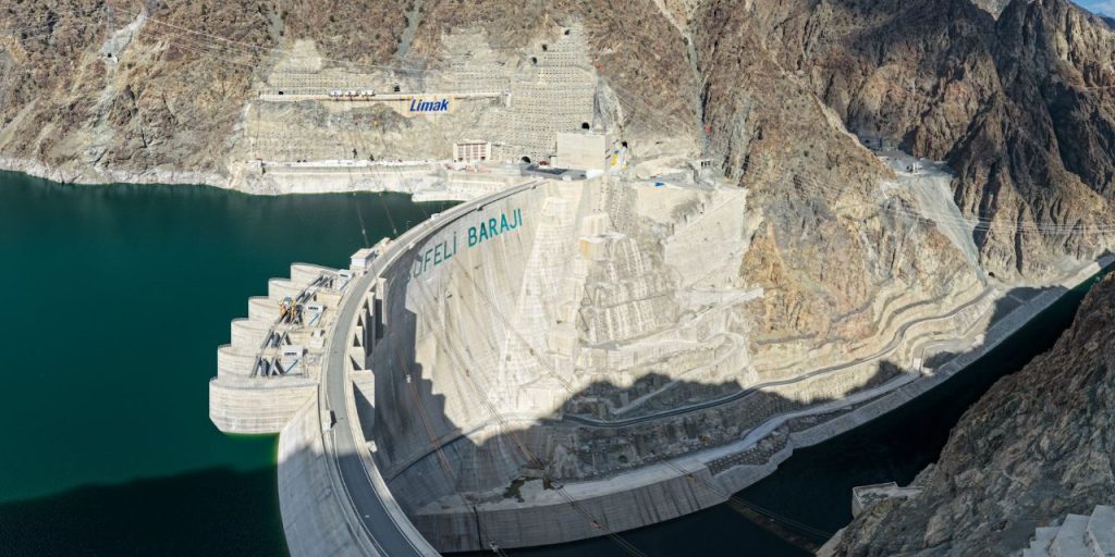 La Diga di Yusufeli: un Contributo Significativo all'Economia Turca attraverso l'Energia Idroelettrica