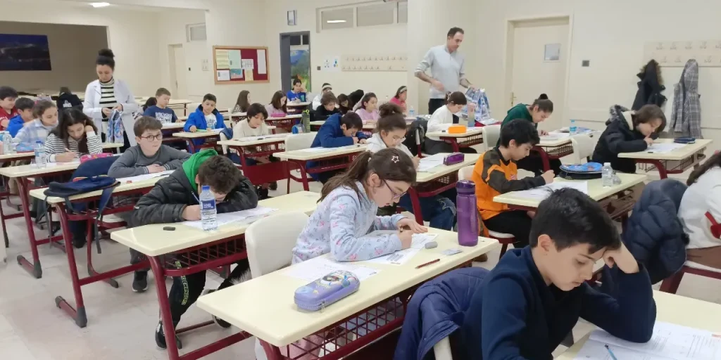 Ihlas Koleji annuncia esame per borse di studio il 10 gennaio 2026