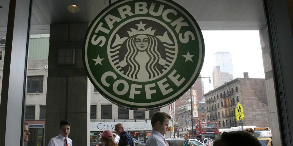 Sciopero dei baristi di Starbucks: 9.000 dipendenti chiedono un aumento salariale del 65% in occasione del Red Cup Day
