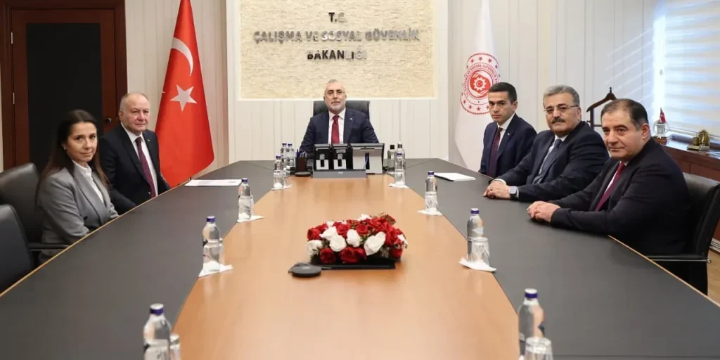 Comitato del salario minimo stabilisce importo per il 2026, TÜRK‑İŞ assente