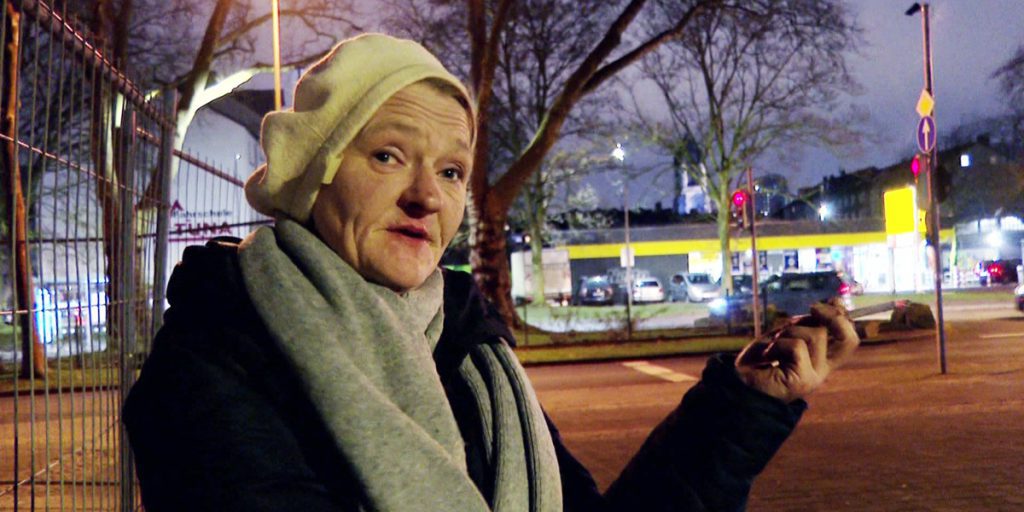 Madre denuncia impatto emotivo di misura del servizio per i giovani su RTL2