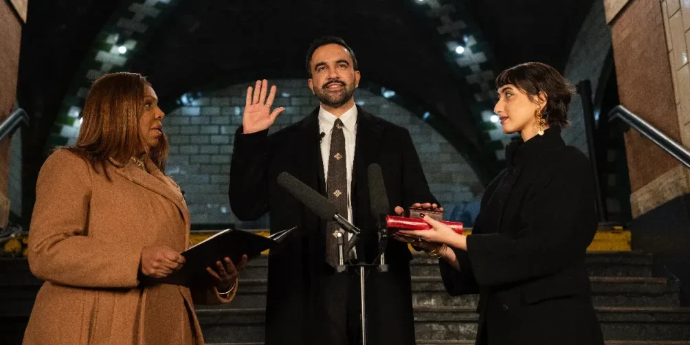 Zohran Mamdani: primo sindaco musulmano e di origine sud‑asiatica di New York, primo africano a ricoprire incarico pubblico nella città